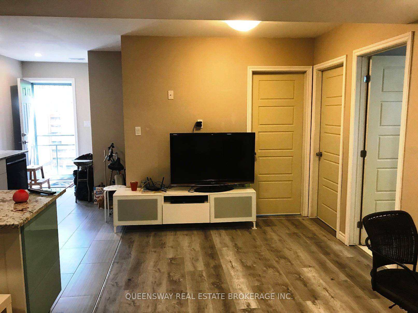 Basement suite on Stoney Creek mountain, near 220 Mud Sreet West and Felker's Falls conservation area, very quiet community, walk to scenic park and water falls, utilities are complimentary, prefer ...