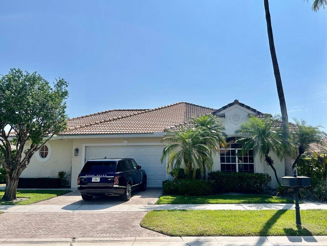 Absolutely stunning 3 bedroom, 3 full bathroom pool home in Shady Oaks of Palm Beach Polo Club.