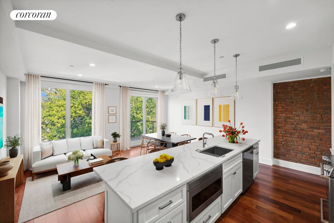 This Penthouse has exceptionally low monthly carrying cost and taxes and is only two flights up !