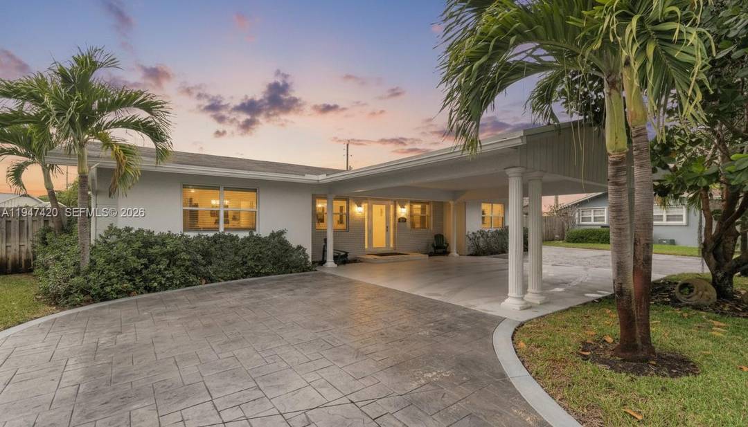 Rare Gem in Lyons Park ! Stunningly renovated 3 Bed, 2 Bath corner Zen feel home on the largest Lot 17, 057 Sf.