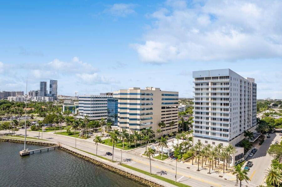 This 12th floor unit in The Slade offers breathtaking views of the Intracoastal Waterway and Atlantic Ocean at an unbeatable price.