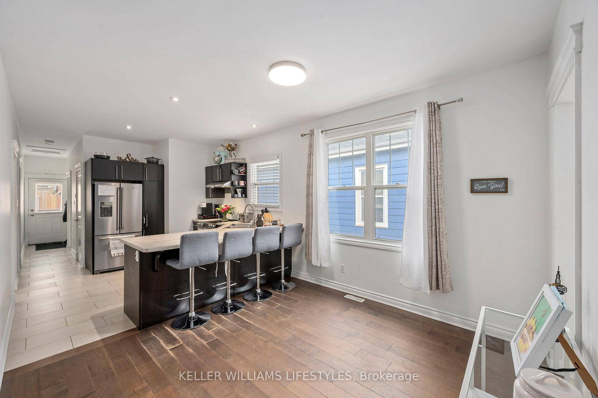 Welcome to this beautifully updated 2 bedroom, 1 bath bungalow nestled in the highly sought after Woodfield District one of London's most historic and vibrant neighbourhoods.
