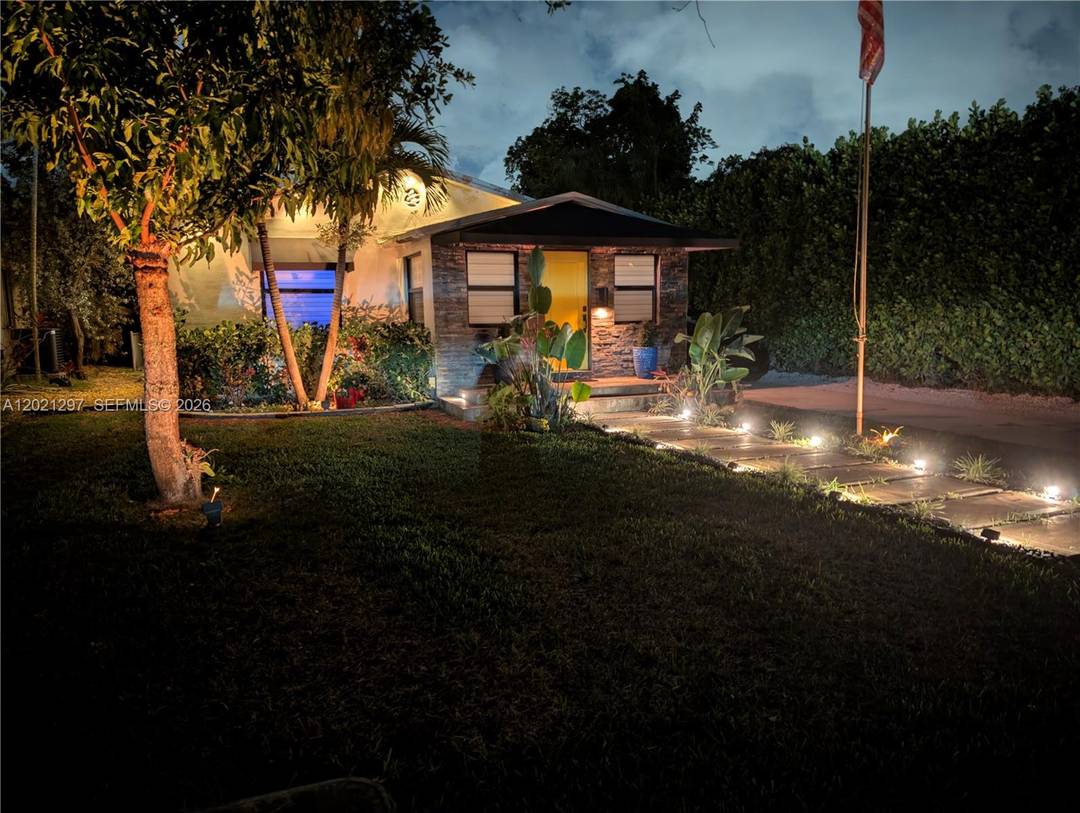 Welcome home to this impeccably updated and spacious 2 bedroom, 1 bath, 1 car garage residence situated on a highly desirable quarter acre lot in the heart of Hollywood.