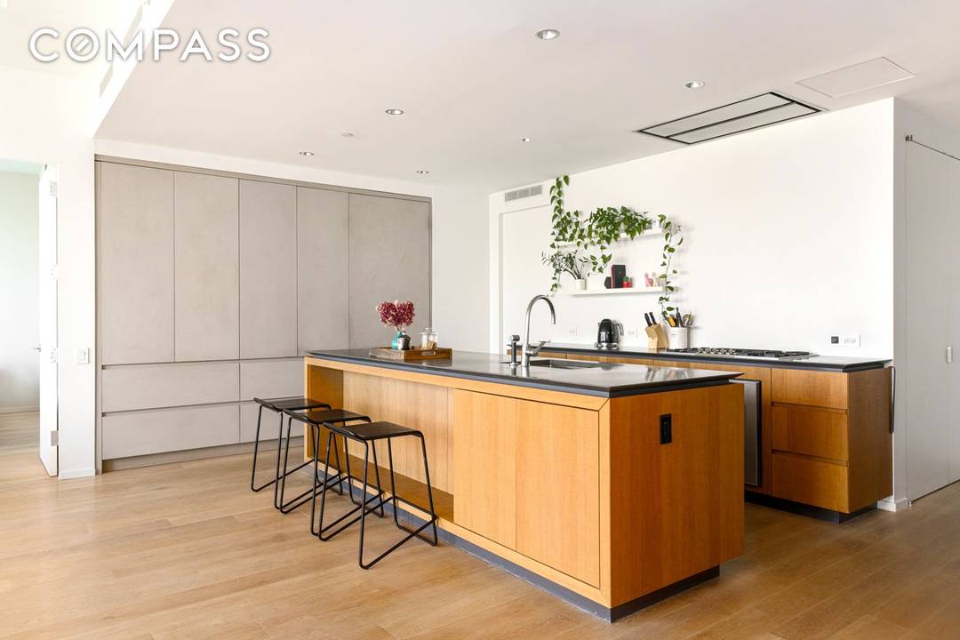 Welcome to 3C, a waterfront condominium with stunning bridge, city and river views.