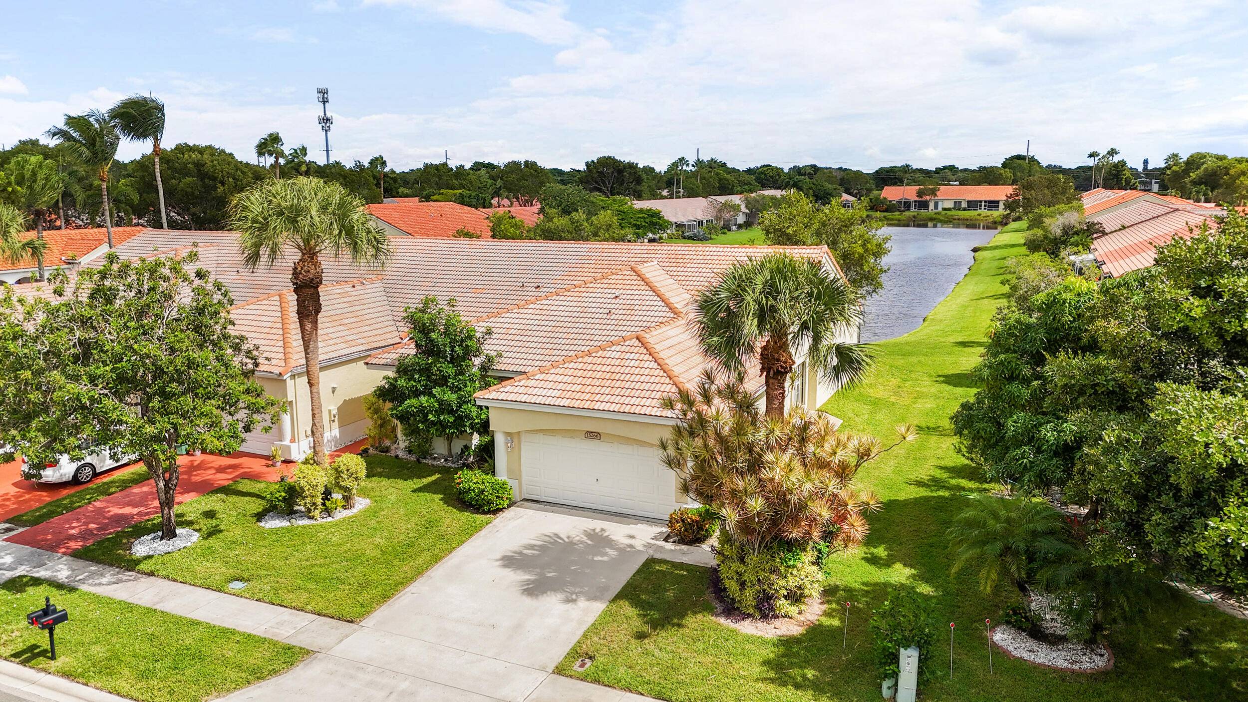 Welcome to the meticulously maintained desirable community of Floral Lakes located in the heart of Delray !