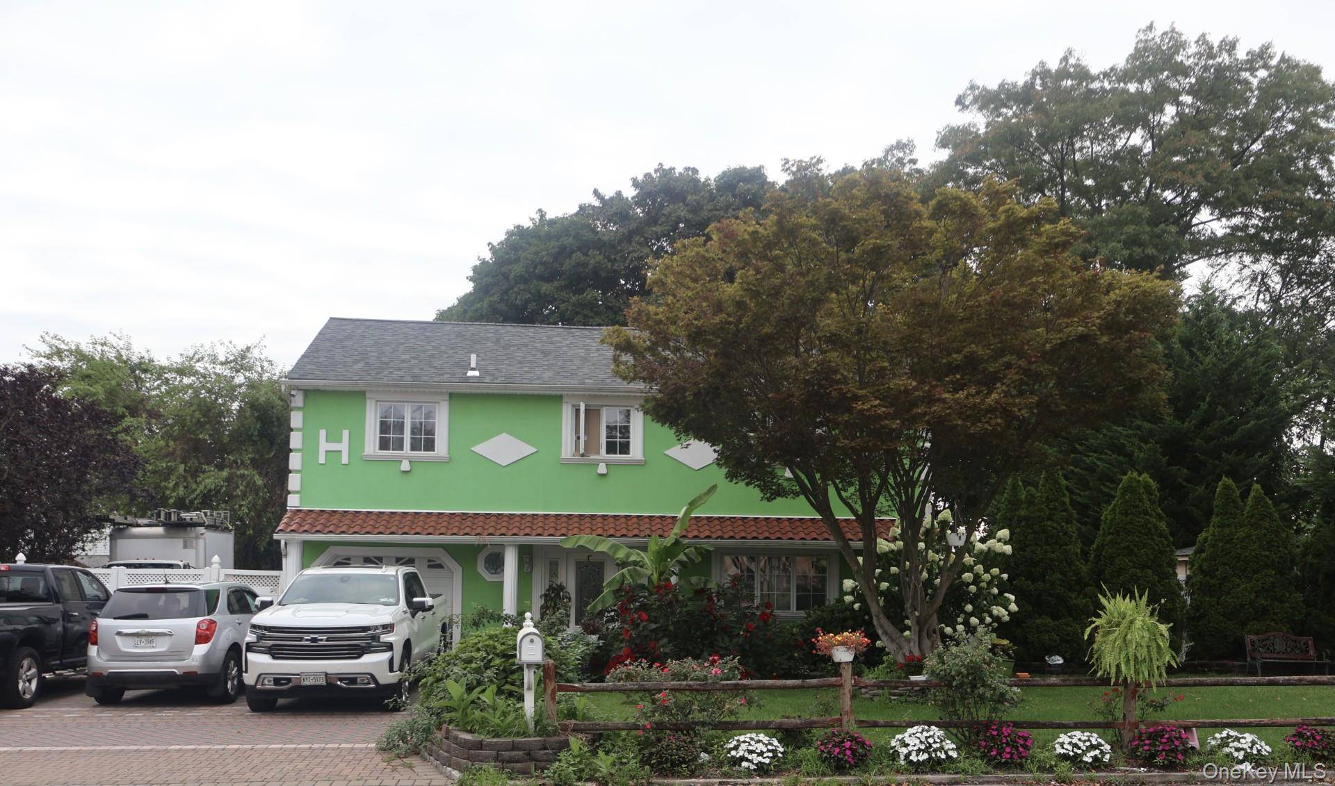 Welcome to 214 Tree Avenue, a spacious and beautifully maintained Splanch style home located in the heart of Central Islip !