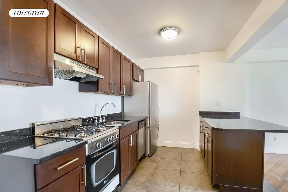 RECENTLY UPDATED SPACIOUS amp ; SUNNY OPEN KITCHEN BREAKFAST BAR ON SITE LAUNDRY Building accepts Insurent and Guarantors services Welcome home to your SUNNY apartment.