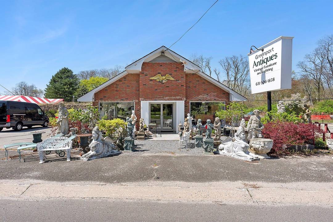 This highly visible commercial property sits on the Main Road in Greenport, with the benefit of traffic to and from nearby Greenport Village.