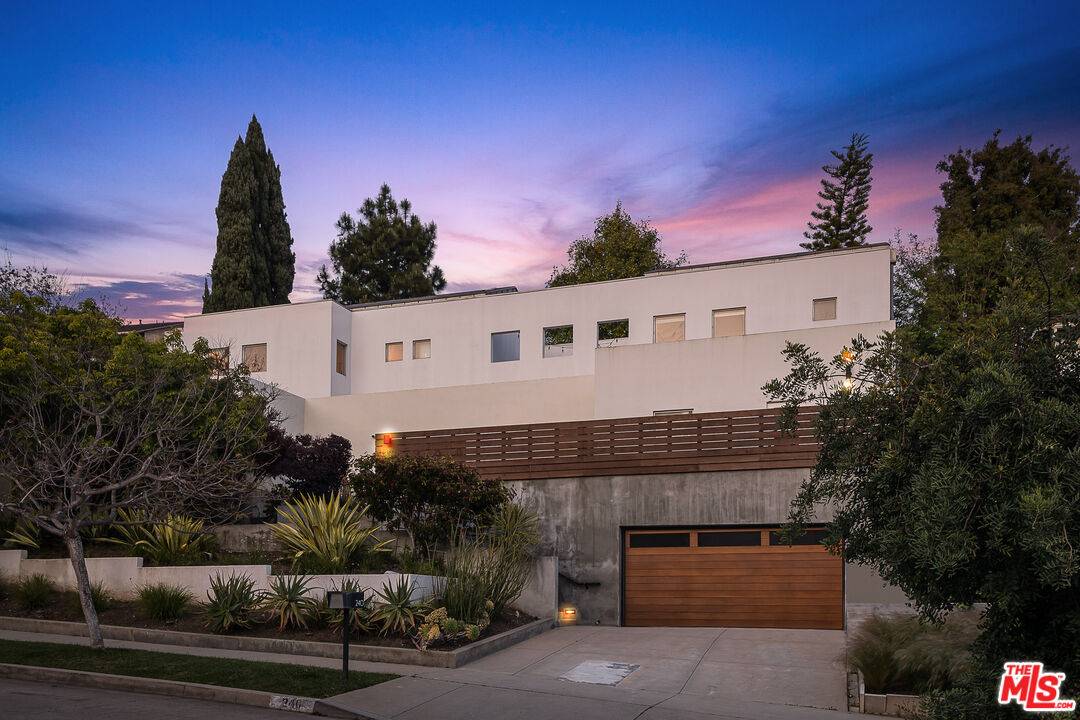 240  S Bentley Ave 4BR Brentwood La