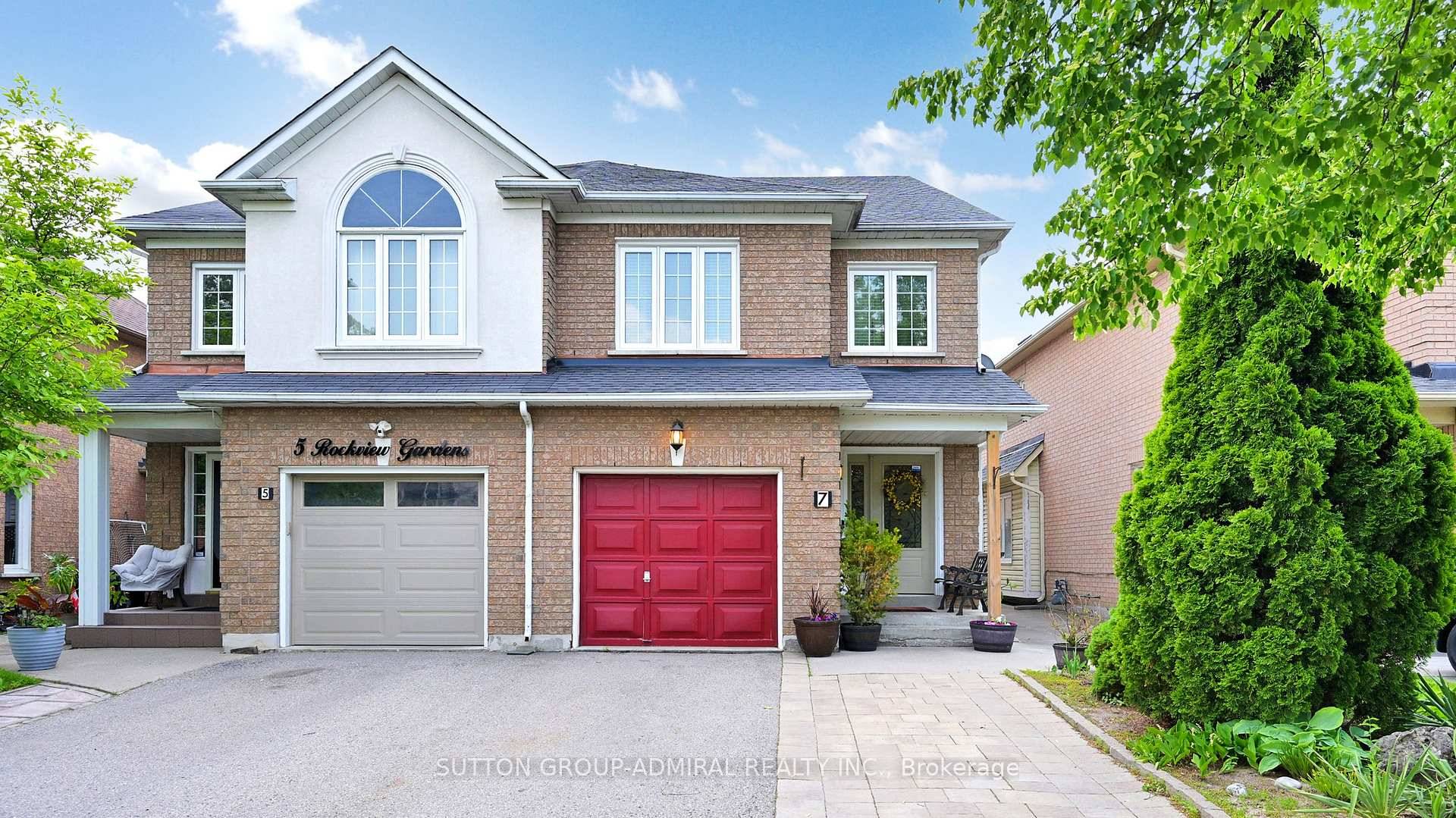 This incredible Vaughan semi is renovation royalty.