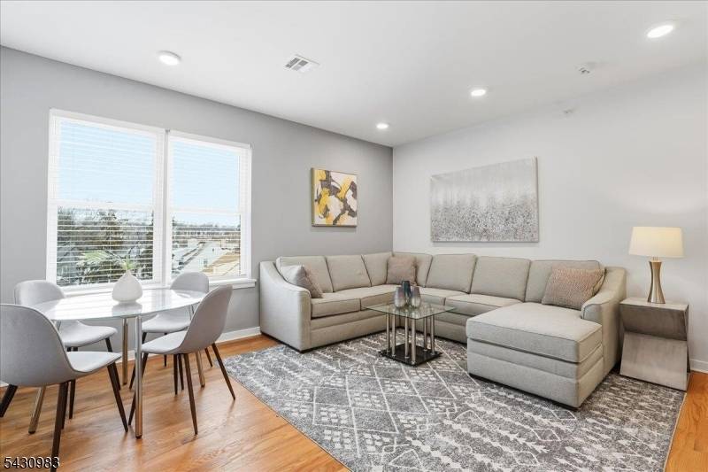 SPECIAL OFFER PARKING INCLUDED Discover Liberty Place Bloomfield's newest boutique condo community.