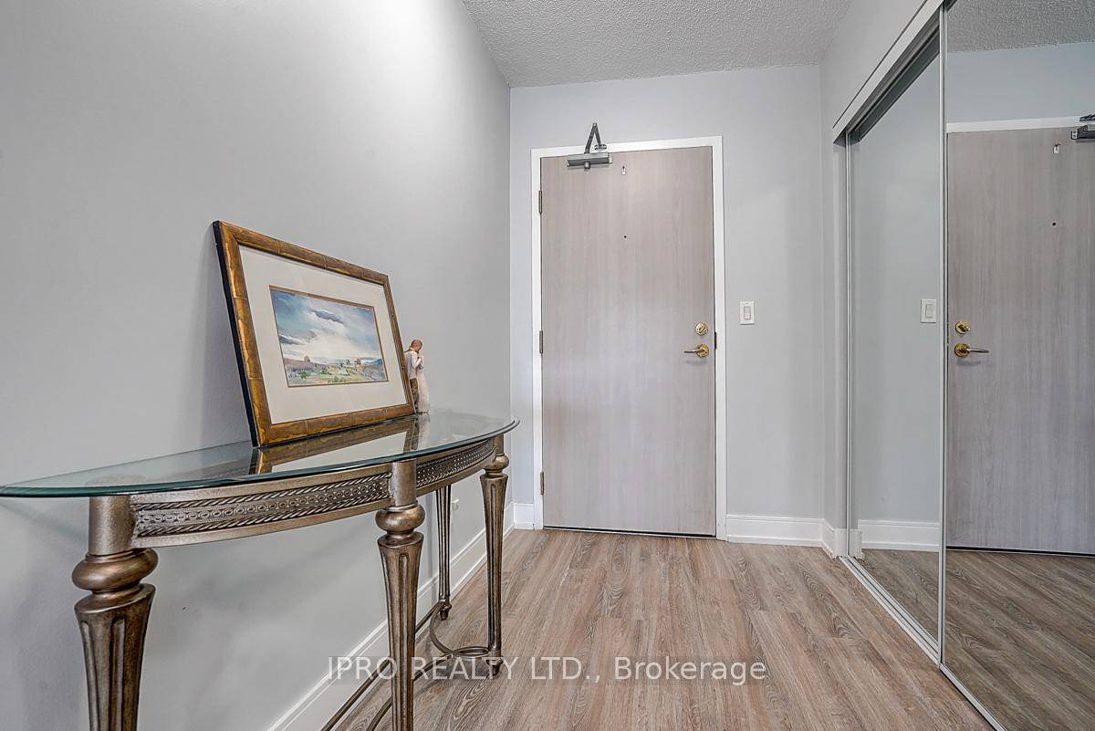 Recently updated and move in ready !