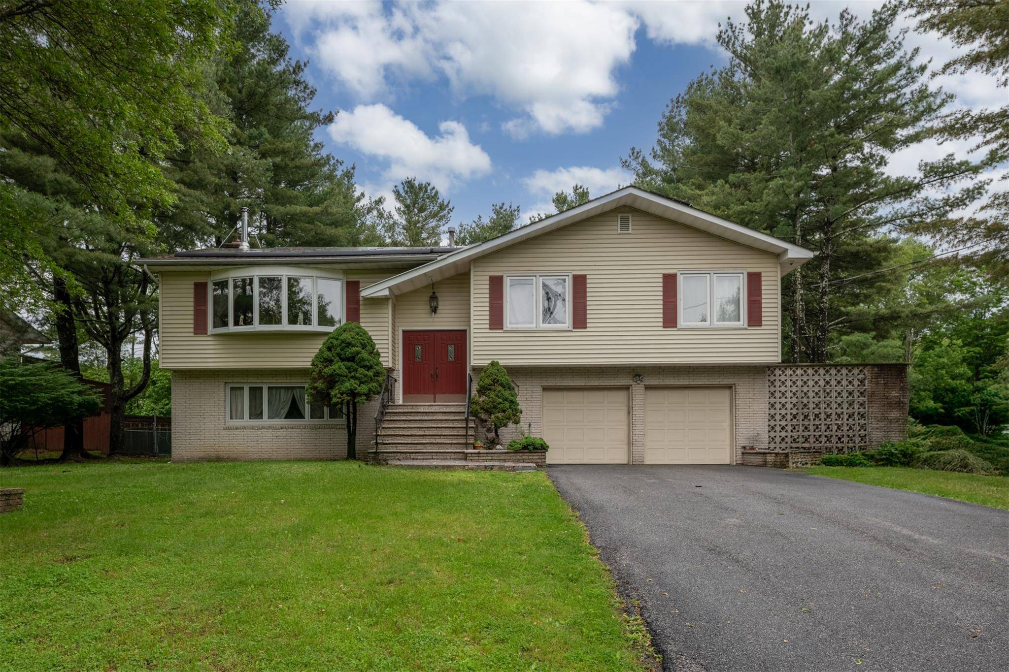 Welcome to your next chapter this 3 bedroom, 2 bathroom home offers both comfort and convenience.