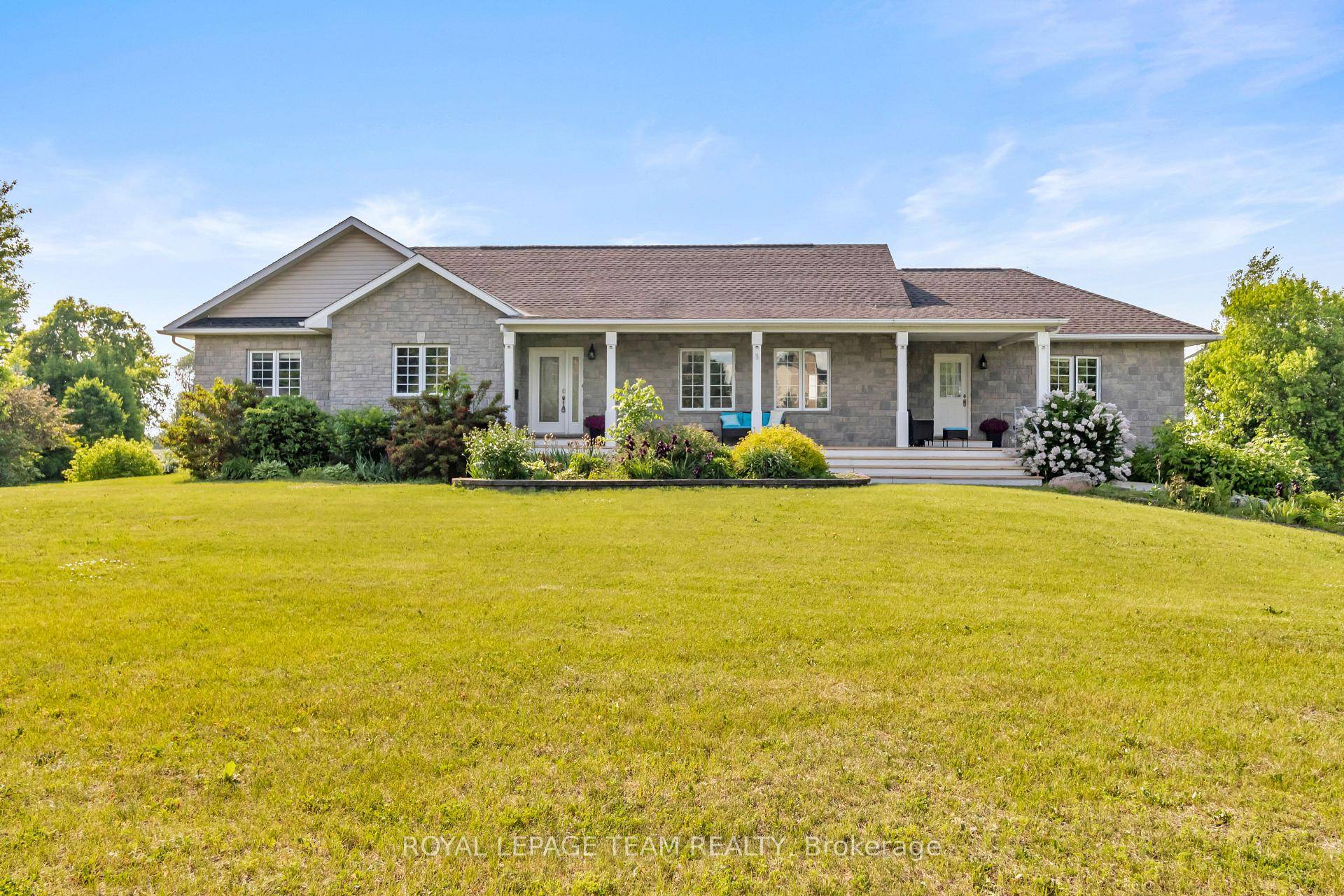 BUNGALOW WITH WALKOUT BASEMENT !