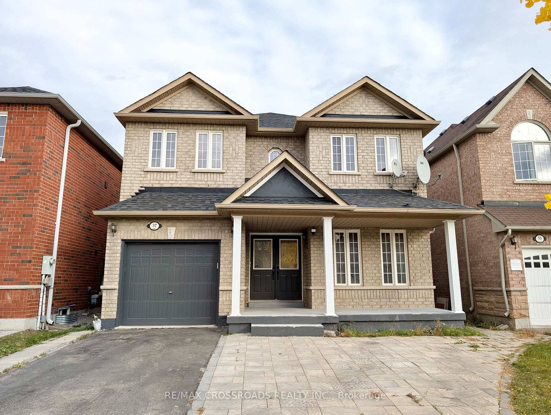 Beautifully renovated 4 bedroom detached home in the sought after Greensborough community for lease.