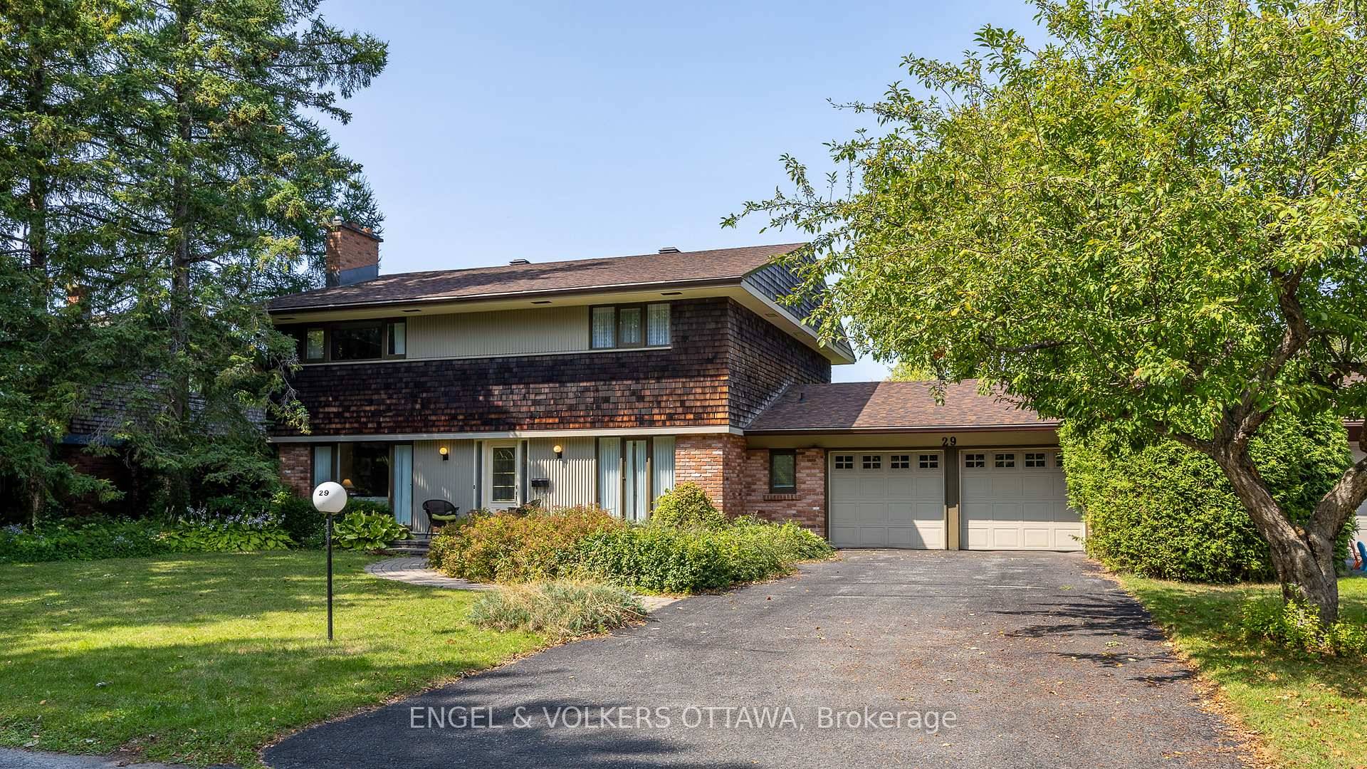 Located on a large lot in Kanata's Beaverbrook community, 29 Milne Crescent is a charming 4 bed, 3 bath family home offering comfort, space, and convenience.
