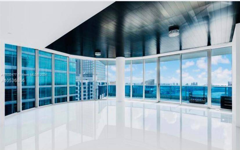 Exclusive Modern double One of a Kind Lower Penthouse at Epic Condo, Downtown Miami.