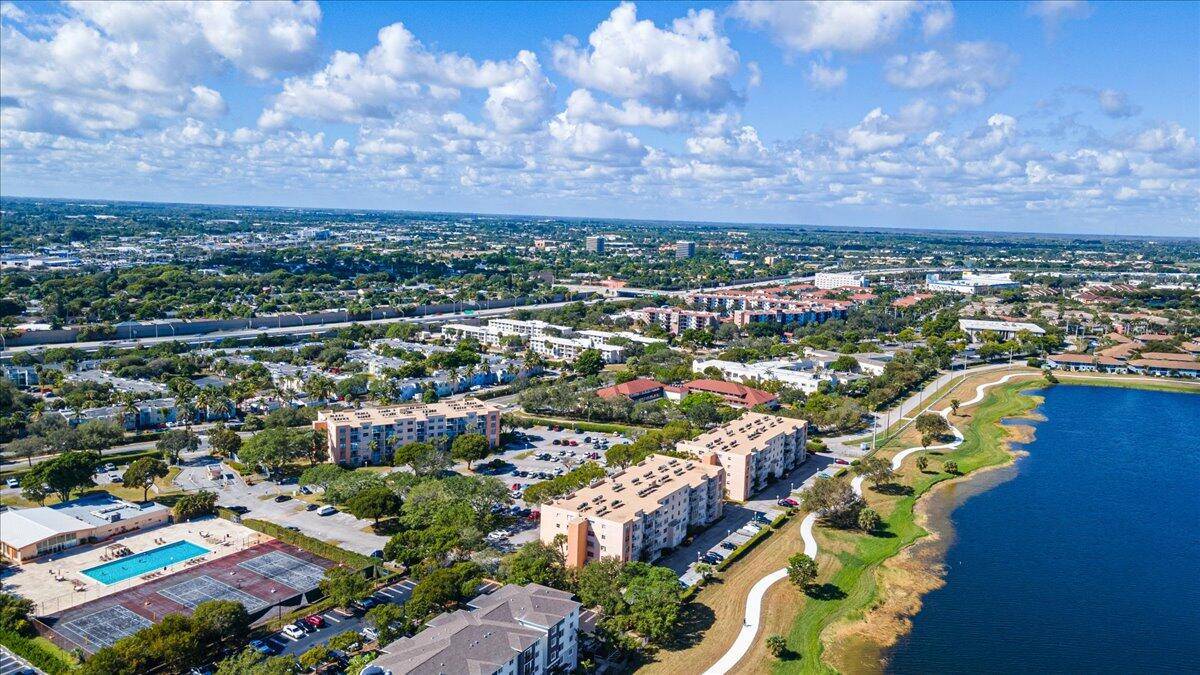 This beautiful and bright 1 bedroom, 1 bathroom condo, ready to be your new home sweet home.