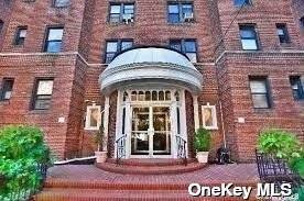 Prime Location With Best 28 School District In Queens.