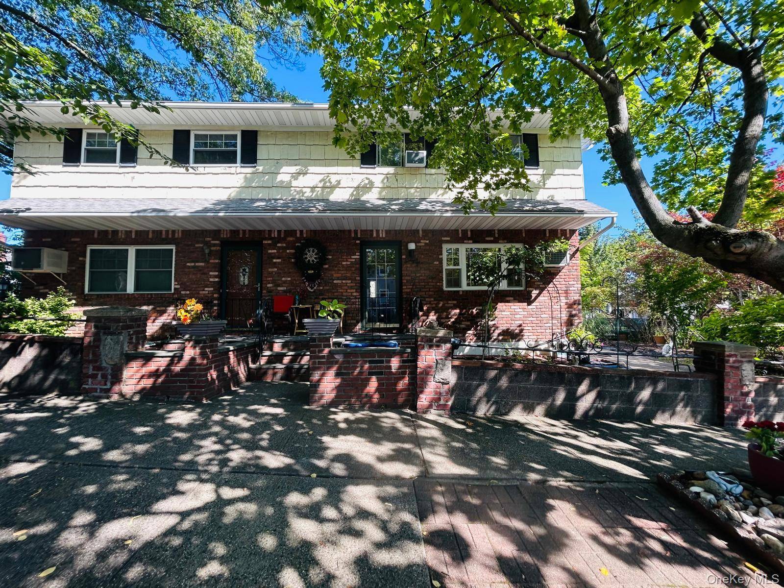 This Spacious Duplex features Living room, dining room, New kitchen amp ; Appliances newly Finished Hardwood Floors throughout first floor access to backyard which features a built in BBQ and ...