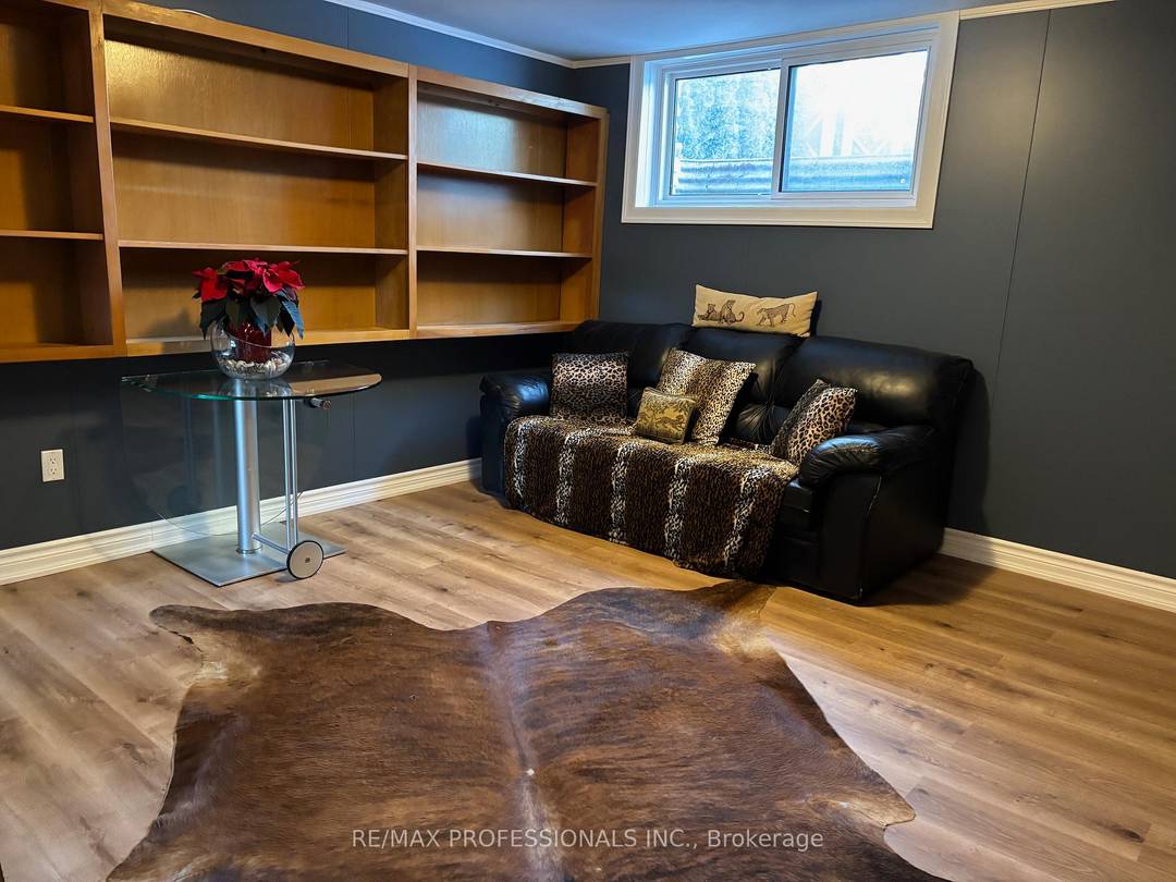 Prestigious Thorncrest Village location.