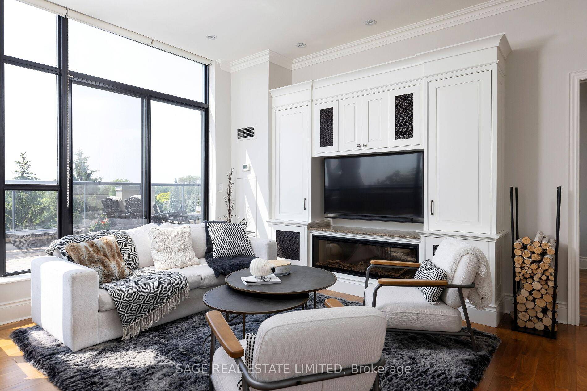A unique, sun filled penthouse corner suite in The Kingsway, offering boutique 6 storey living, 24 hour concierge, and the comfort of a safe nest.