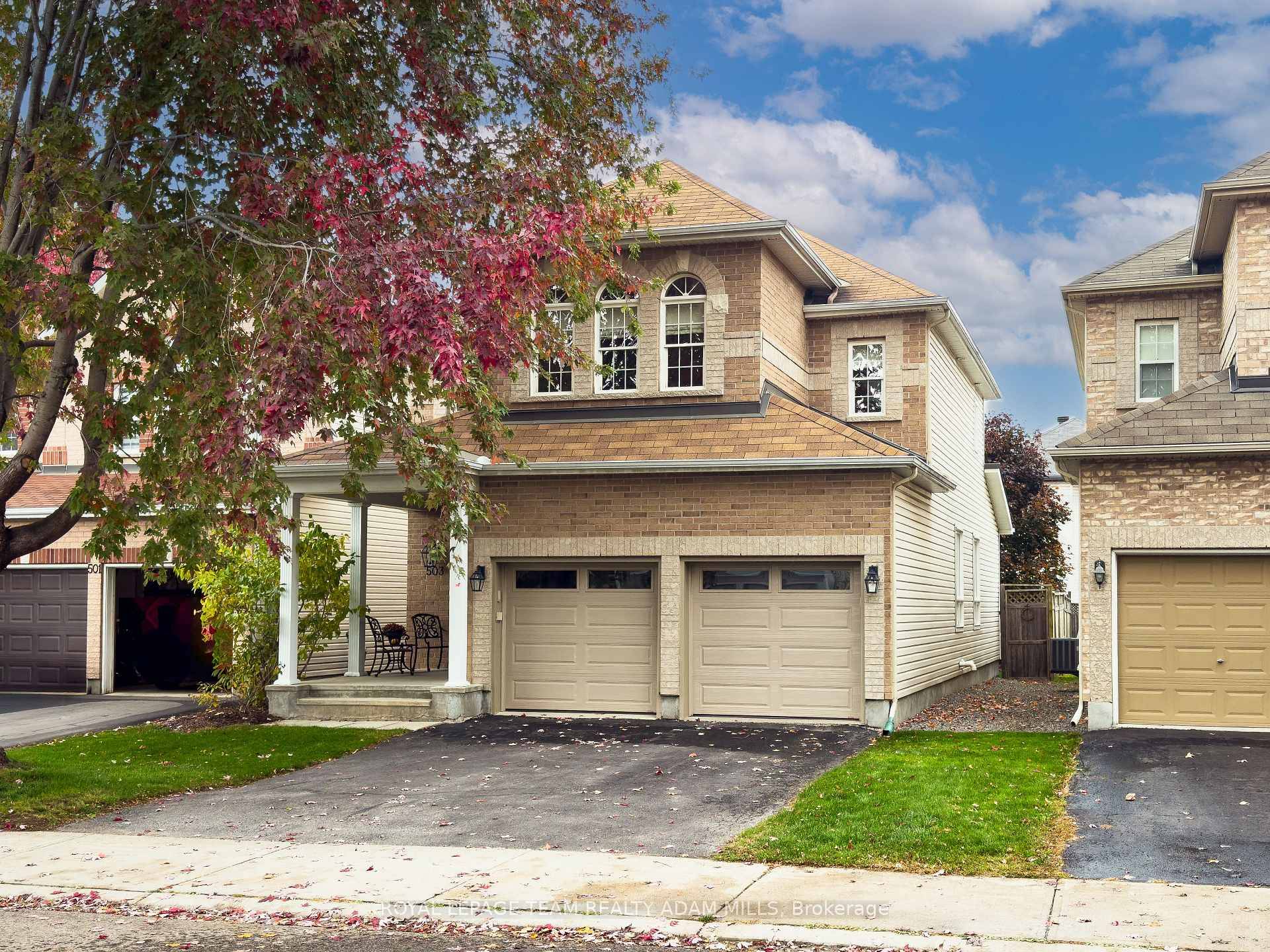 Modern Comfort Meets Family Charm in Barrhaven !