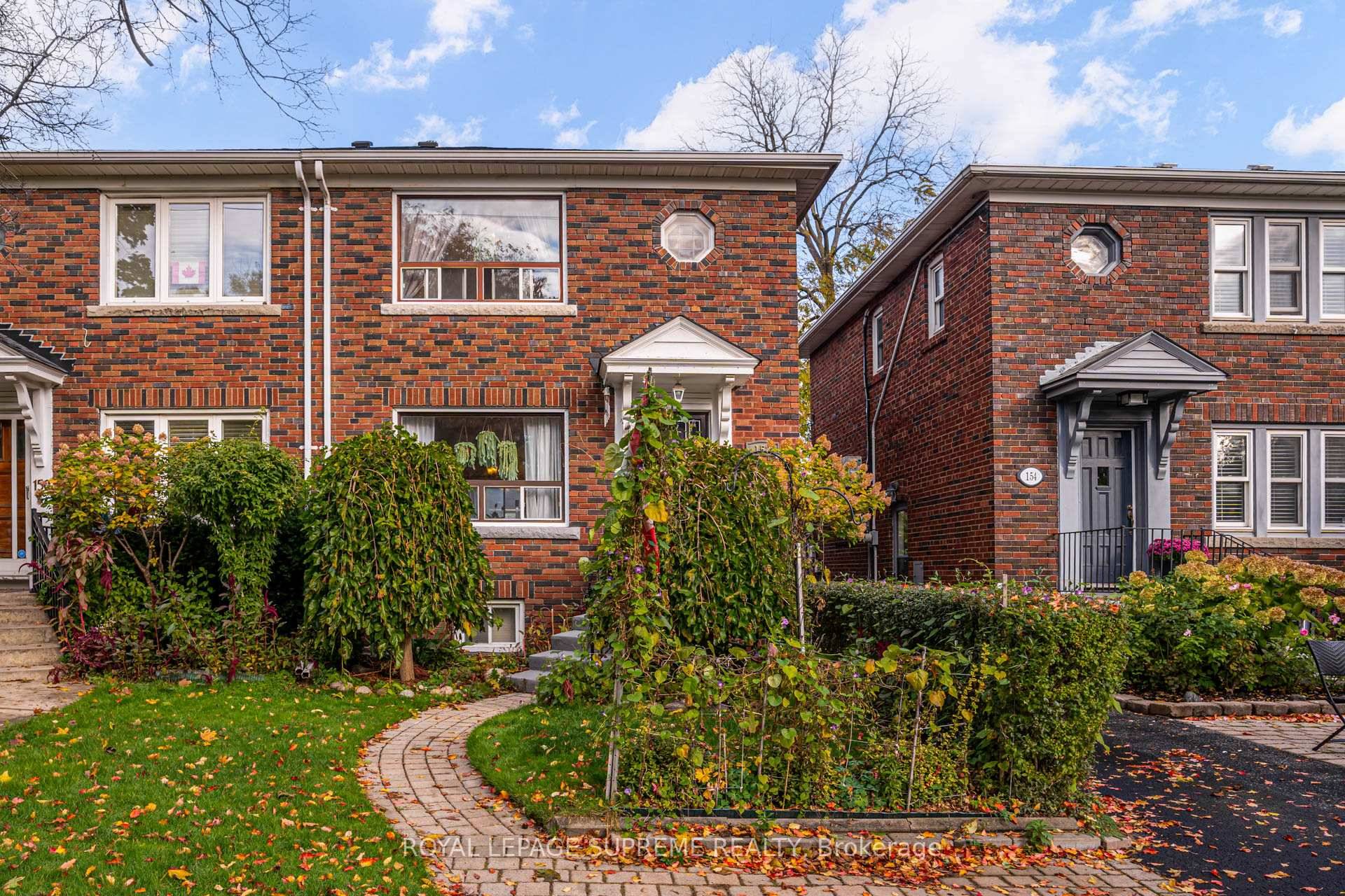 Welcome to 152 Parkhurst Blvd.