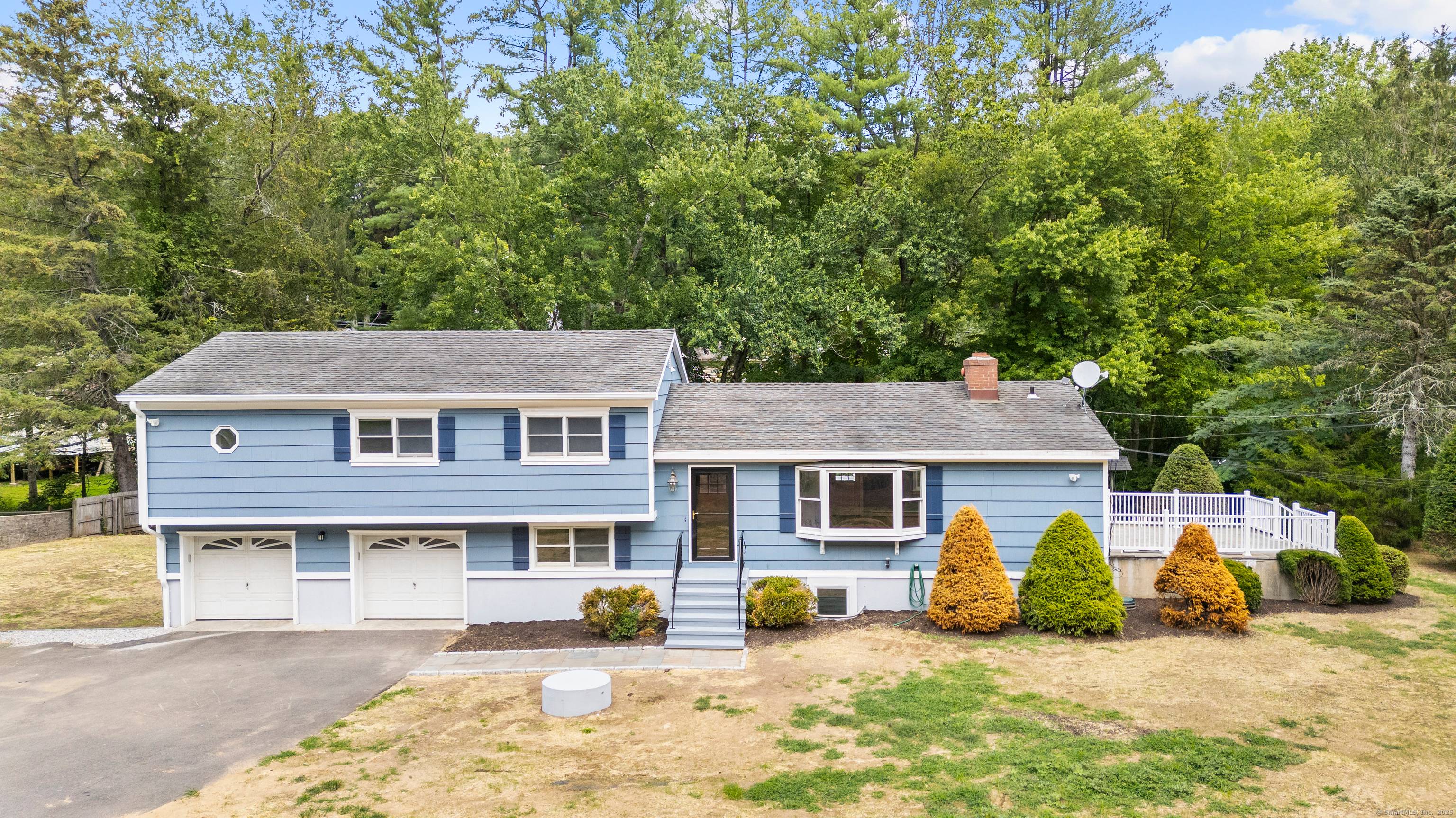 3840 Black Rock Turnpike, Fairfield, CT 06825 Welcome to your fully renovated Fairfield retreat where convenience meets comfort.