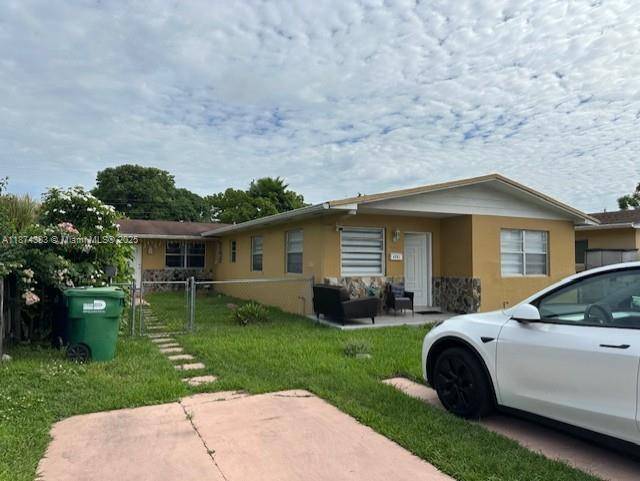 Spacious 5 Bedroom Duplex Ideal Investment or Multi Generational Living Fantastic opportunity to own a well maintained duplex offering a total of 5 bedrooms and 3 bathrooms across two units.