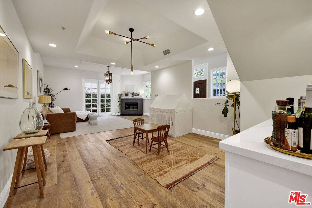 11963   Mayfield Ave 3BR Brentwood La