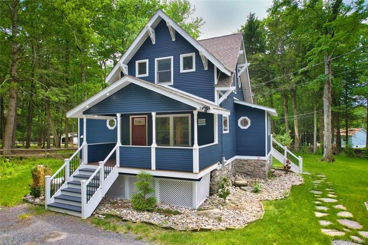 Charming Lake Access Home on 1.