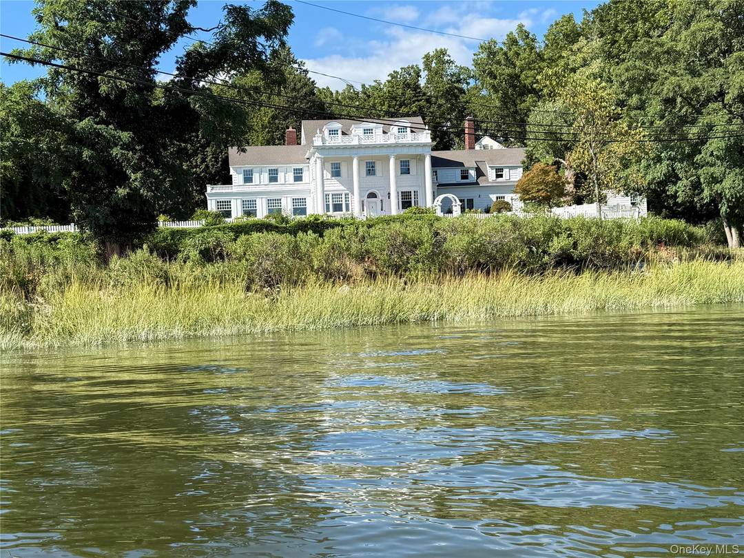 Spectacular restored Georgian Colonial Mansion on 2.