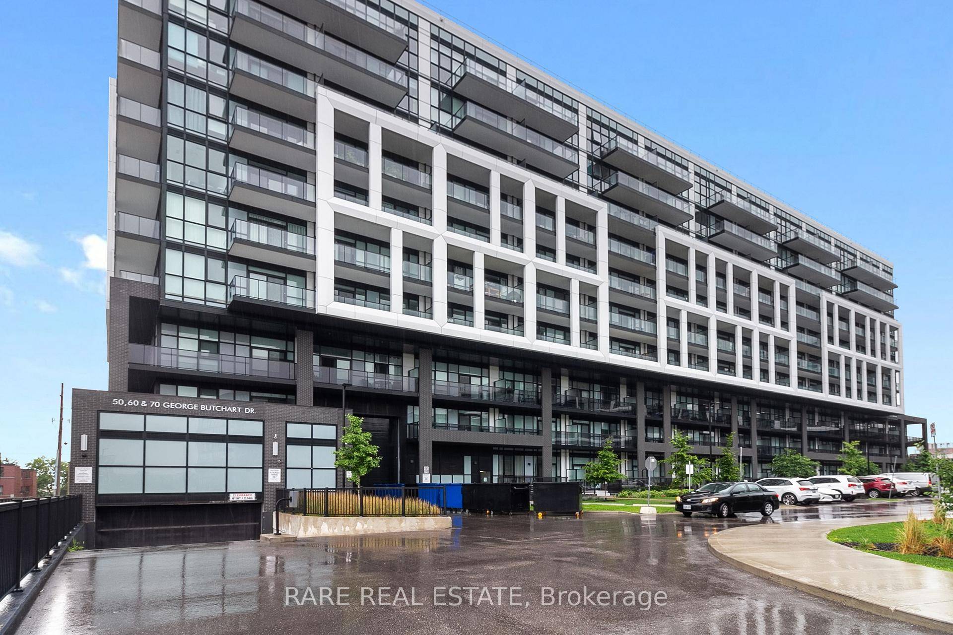 Bright and beautifully laid out 2 bedroom residence in Mattamy's master planned community at Downsview Park.