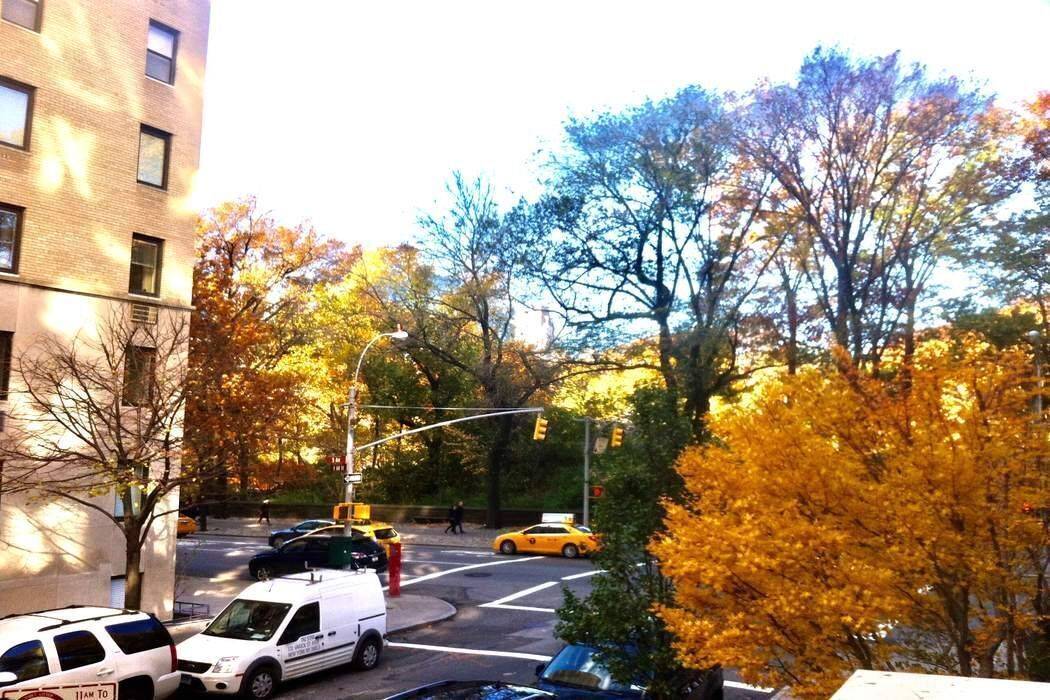 This Spacious and Luminous 2 bedroom, 2 bathroom, beautifully designed apartment in a Mid Century Style is located on Fifth Avenue at the corner of 68th Street.
