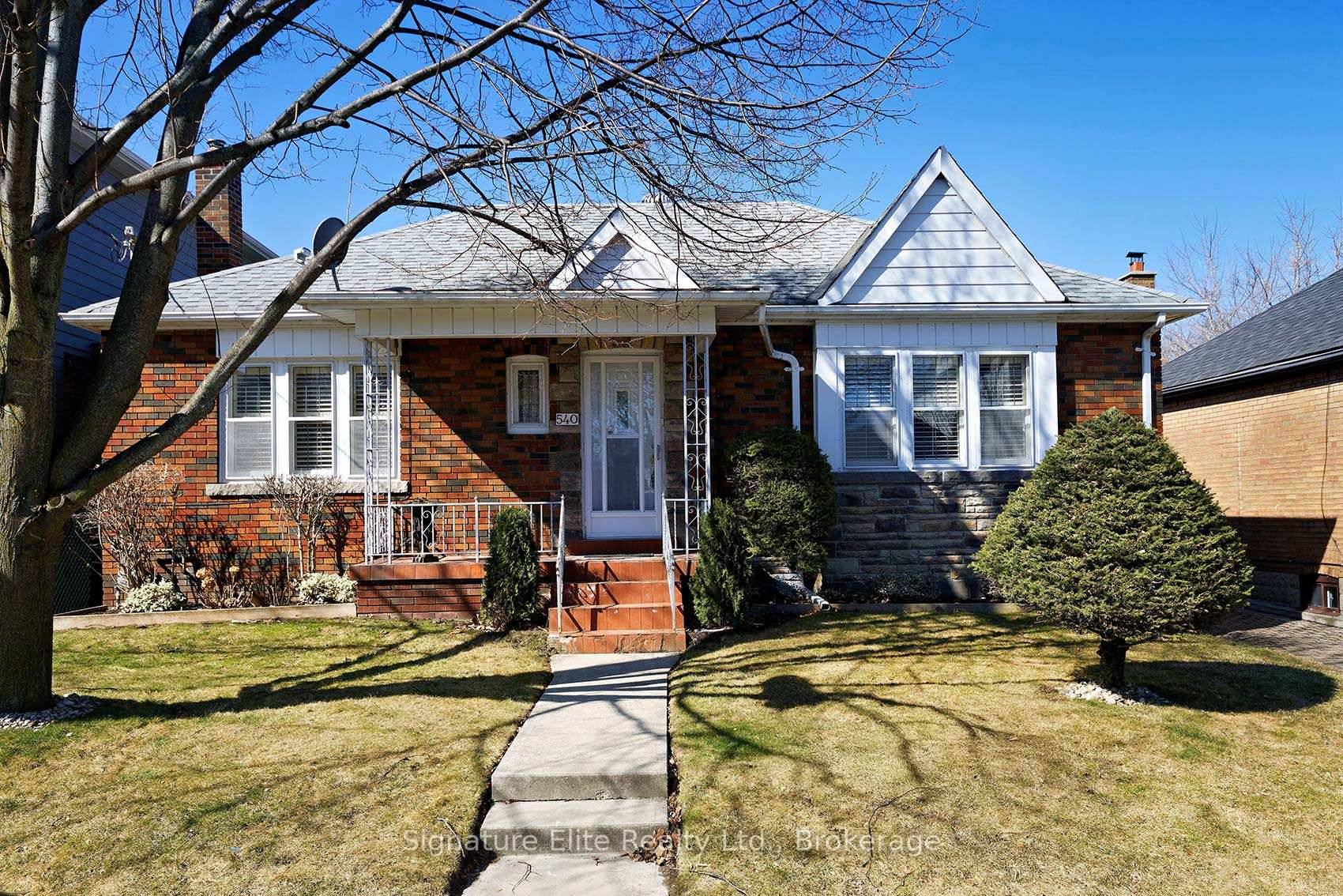 Rare opportunity bordering Oakwood Village Humewood Cedarvale !