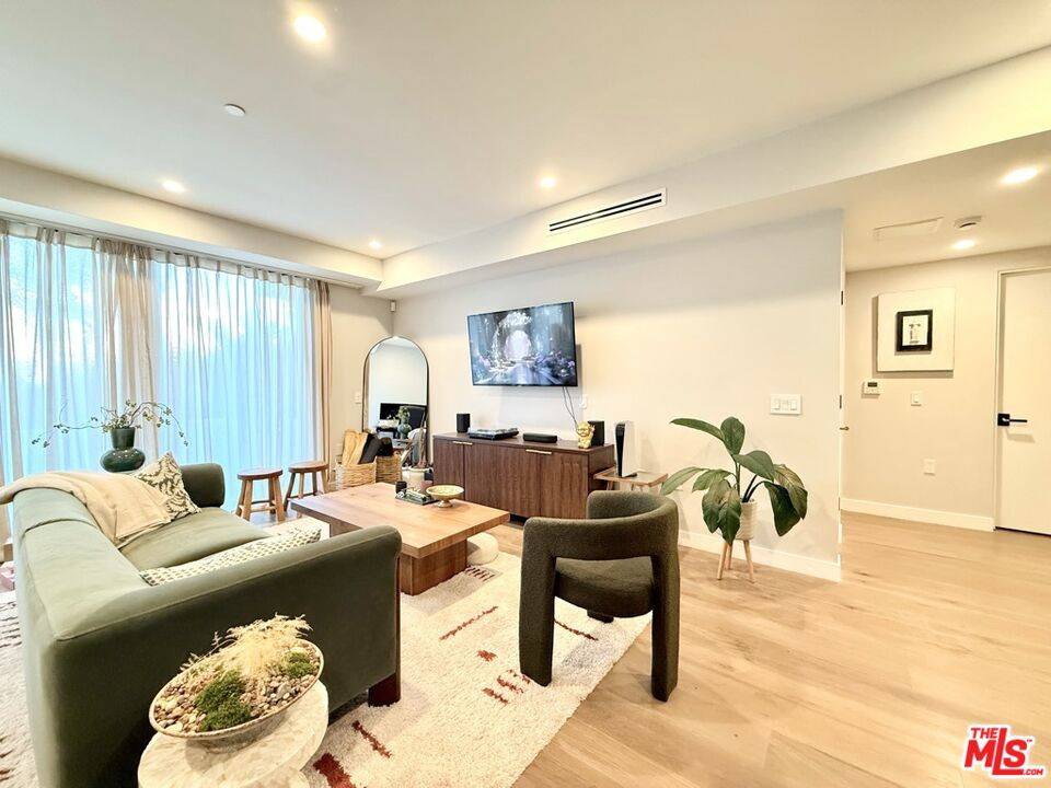 1017 N Croft Ave 1BR Sunset Strip La