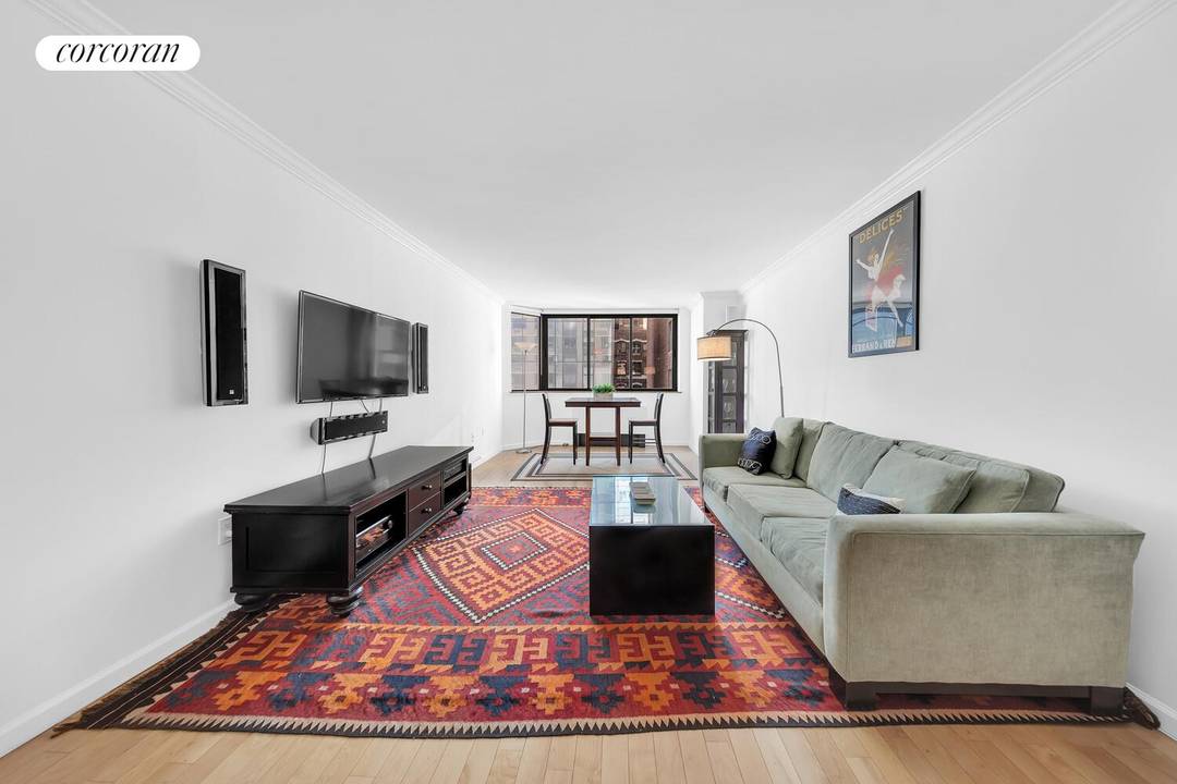 Immaculate 1 bedroom at the Gramercy Place Condominium.