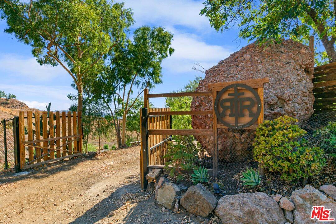12470 Yerba Buena Rd Malibu LA