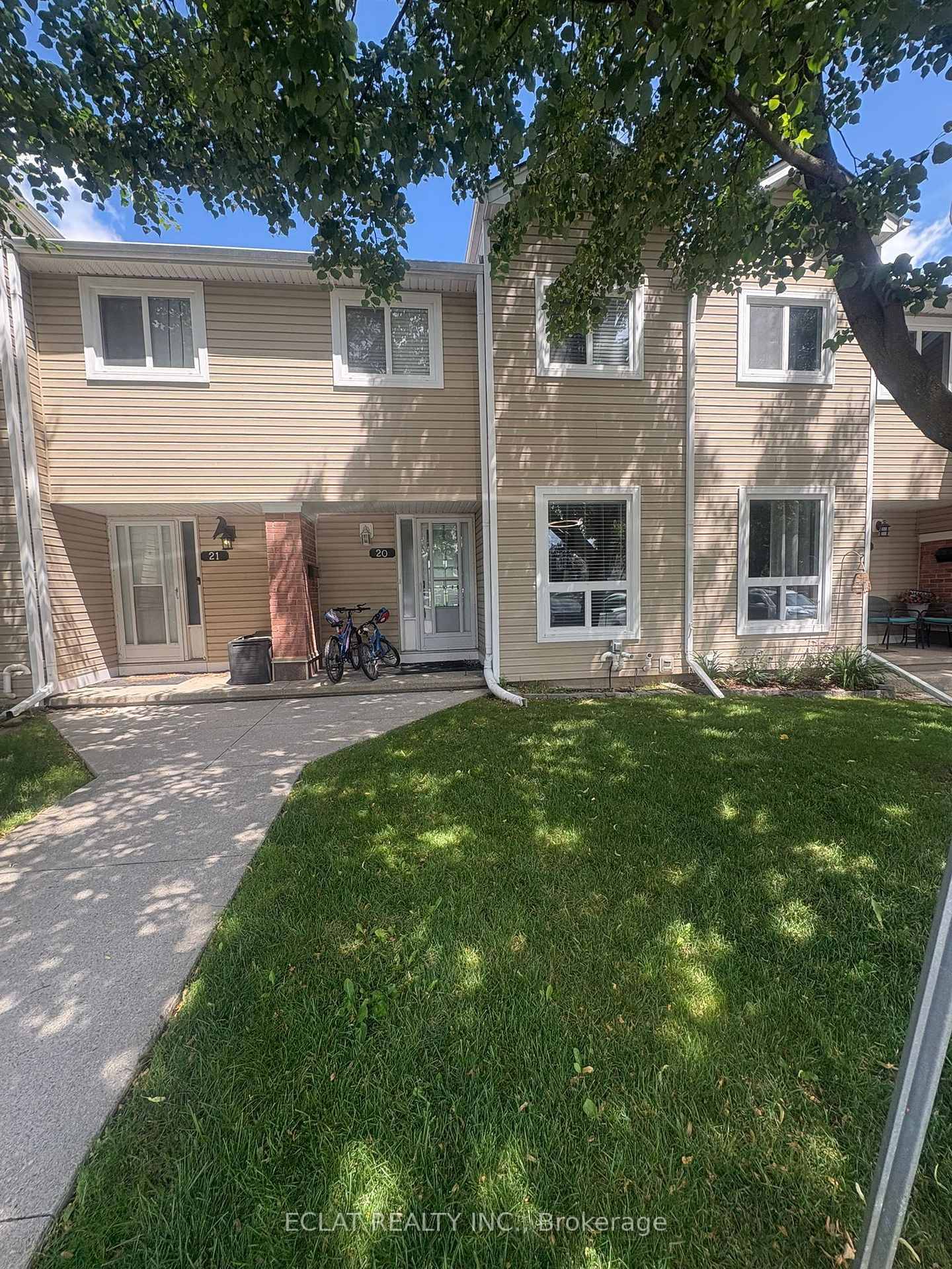 A beautiful 3 1 bedroom townhome nestled in the desirable, family friendly neighborhood of Laurentian Hills, a perfect place for first time buyers, young family, investors, or downsizers.