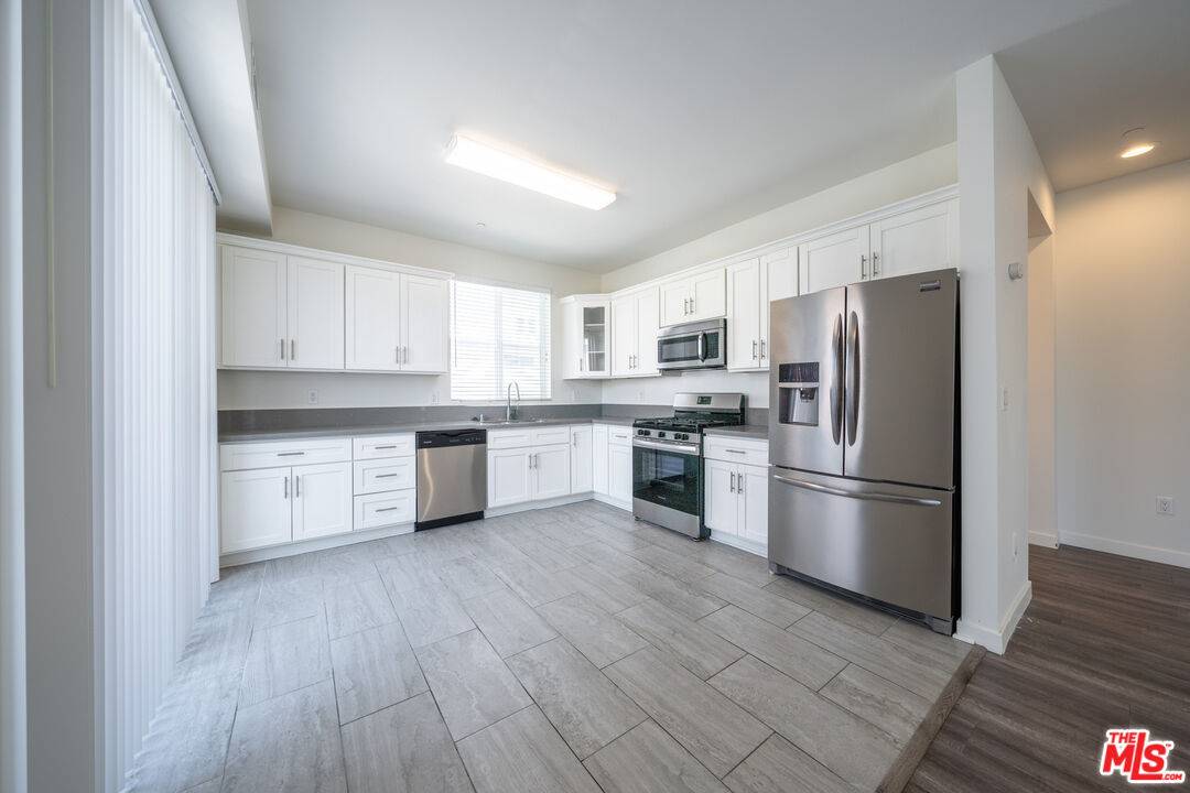 5941 Barton Ave 2BR Hancock Park La