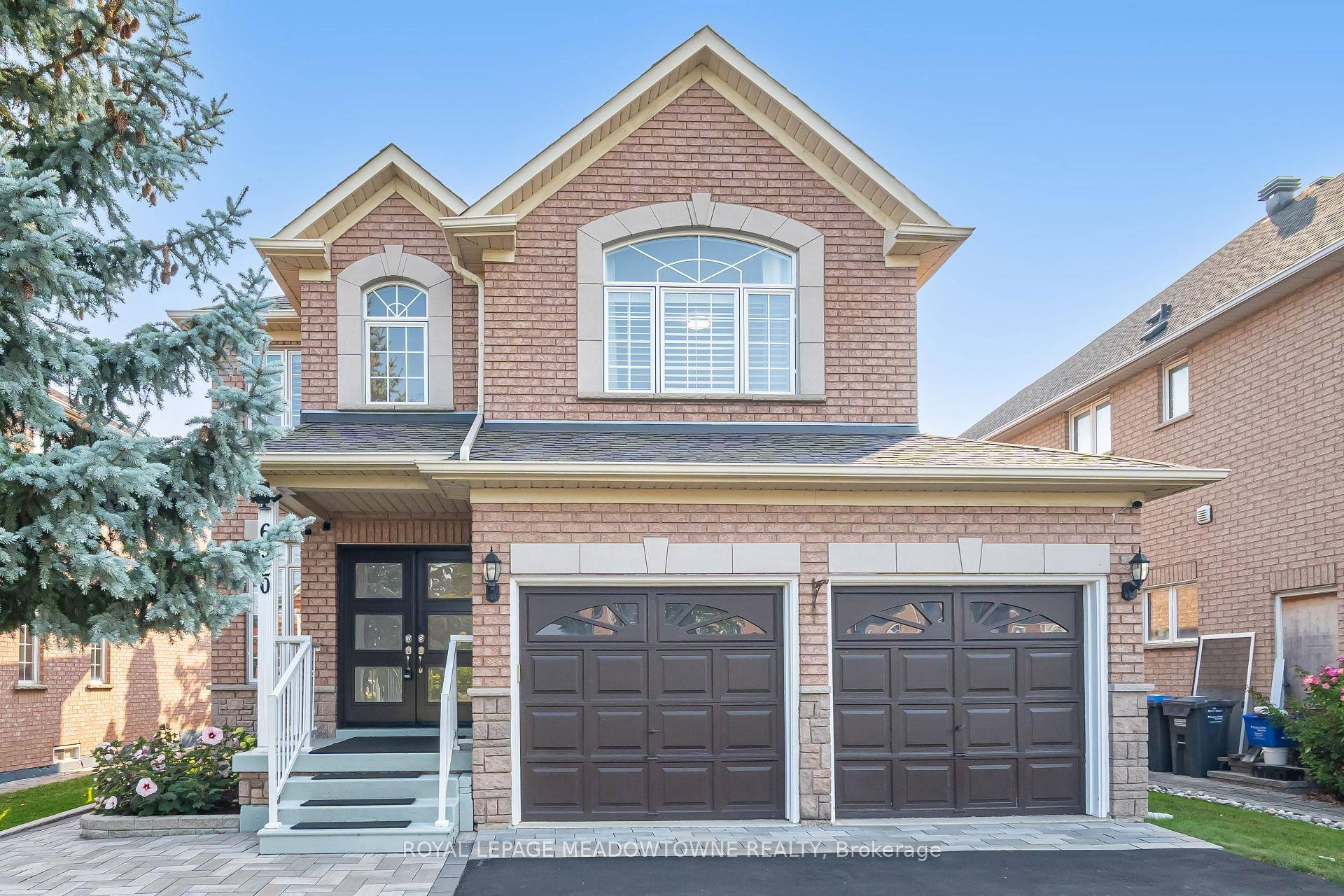 Stunning 4 Bedroom Detached 2 Storey With Professionally Finished Basement on Sought After Street In Meadowvale Village, Open Concept Main Floor, Bright and Inviting, Cozy Living Rm, Formal Dining Rm, ...