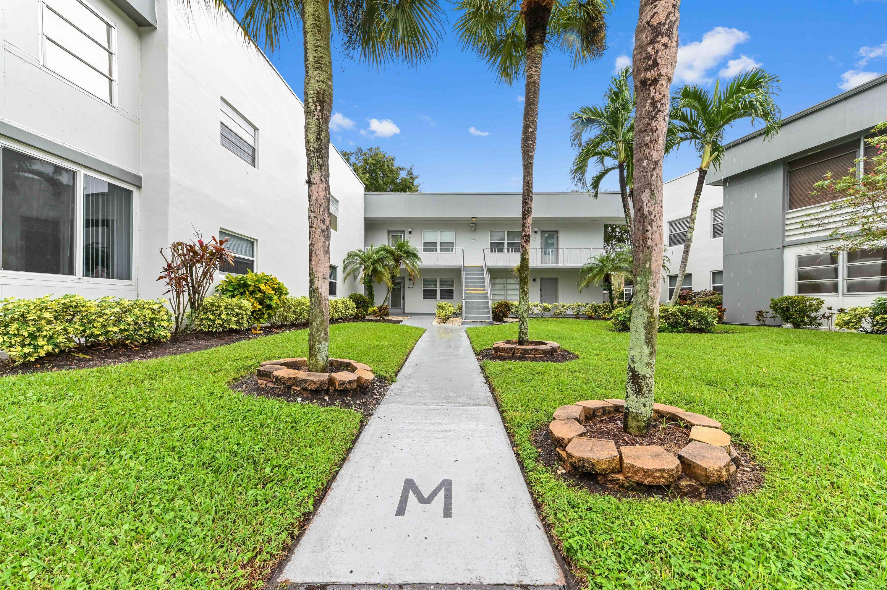 Welcome inside a vibrant first floor unit located in the wonderful Kings Point 55 community in Delray Beach, conveniently positioned in Normandy M.