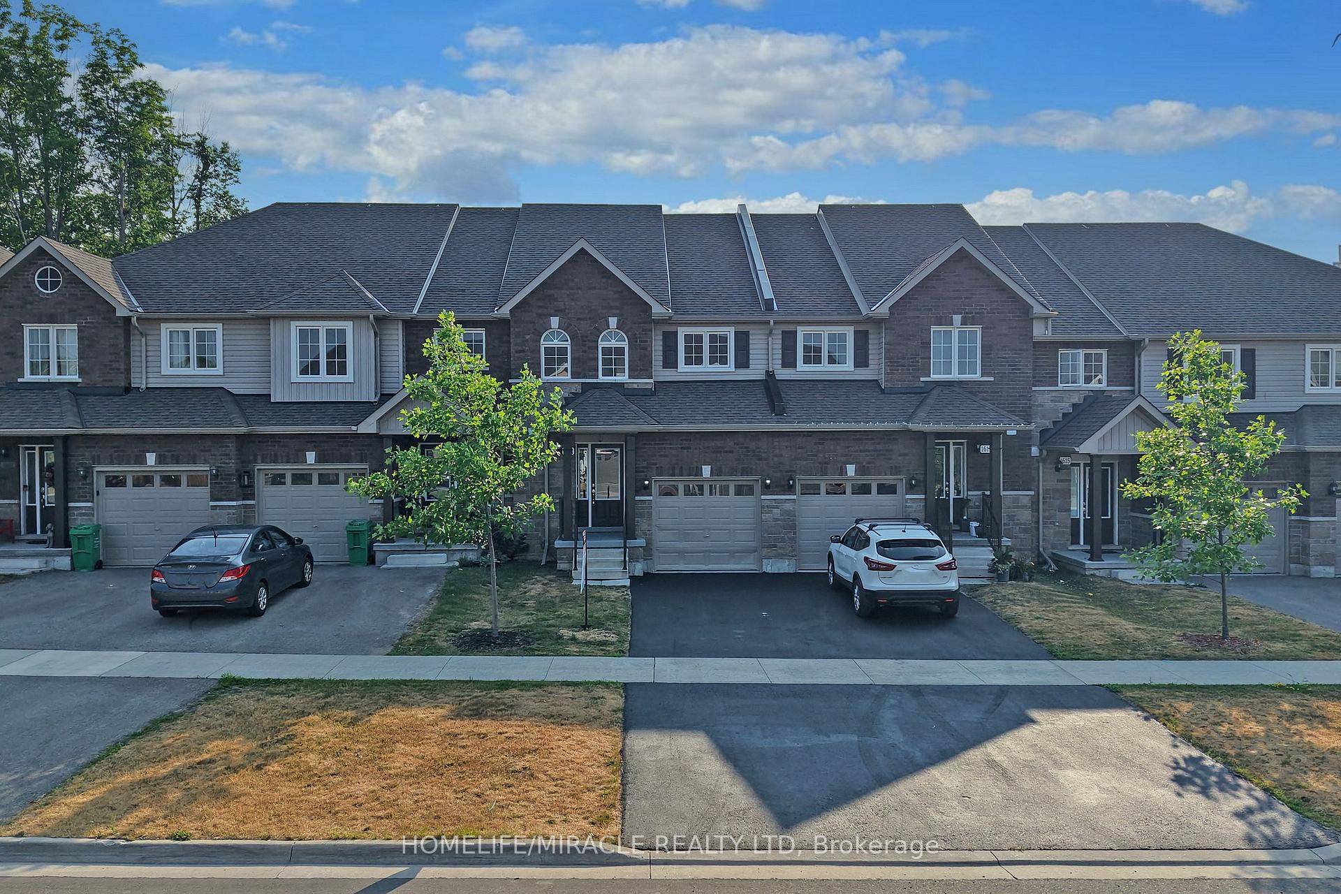 Fantastic Opportunity With This Beautiful Bright Freehold Townhouse 3 bedrooms, 3 bathrooms.