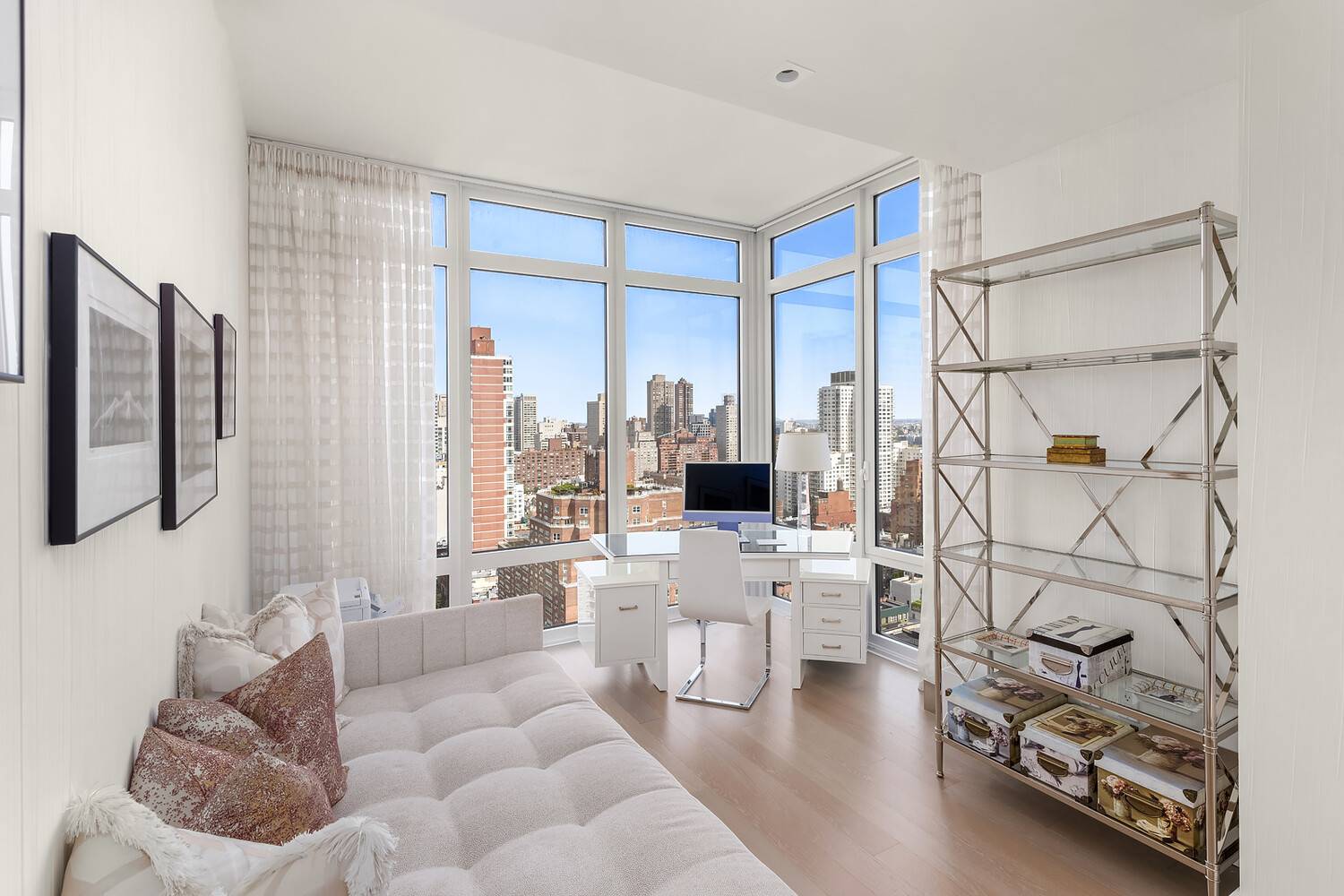 Expansive Hi Floor Aerie This sun flooded, high floor, corner residence offers triple exposures with sweeping city views through floor to ceiling windows.