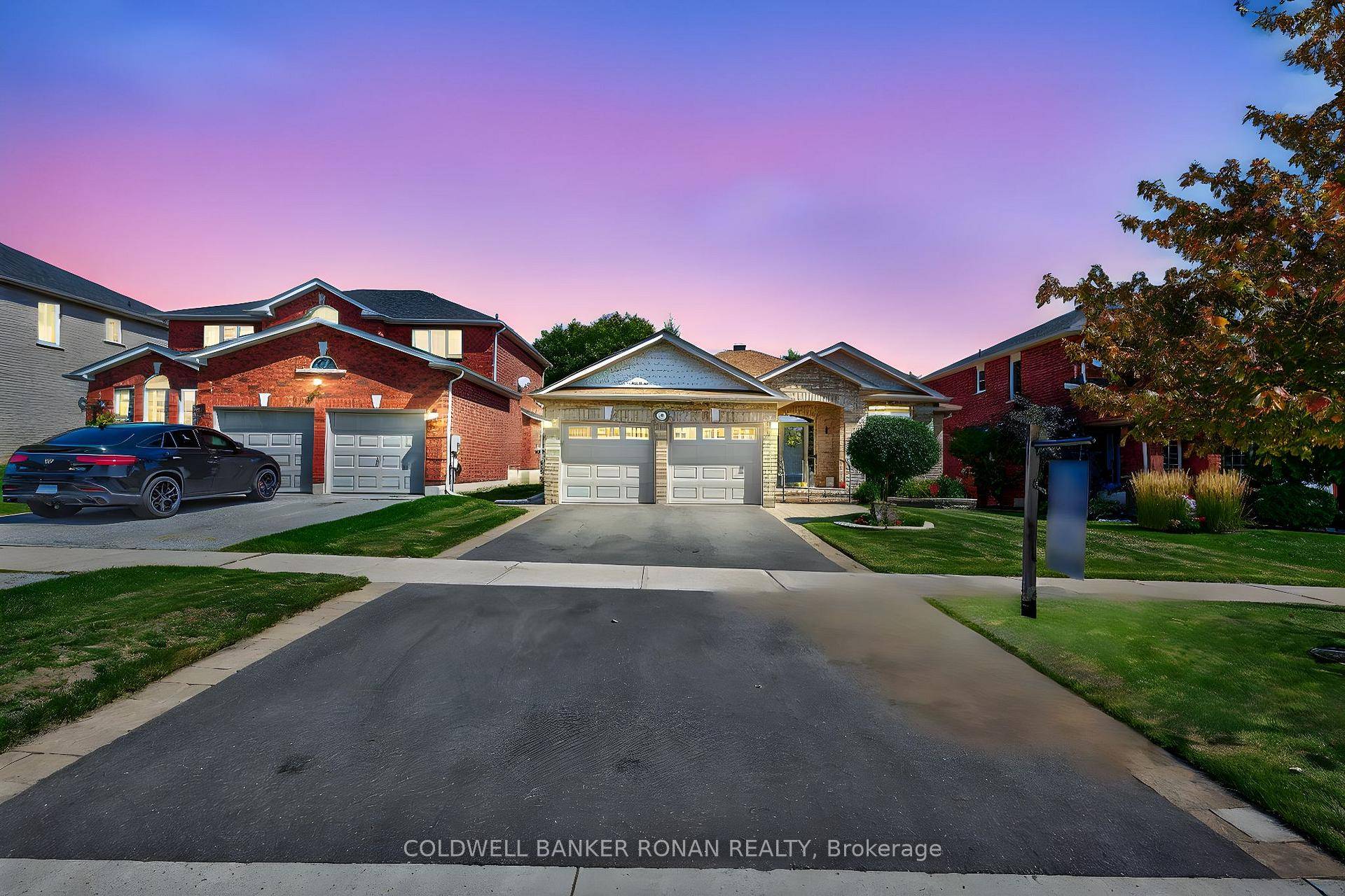 Welcome to this beautifully maintained 3 bedroom bungalow, nestled in a quiet amp ; mature neighbourhood.