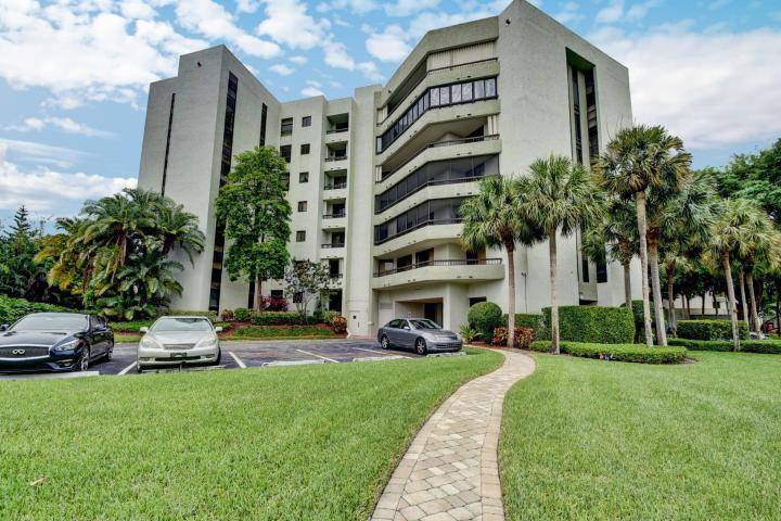 Great opportunity to be in the exclusive area of Boca Raton.