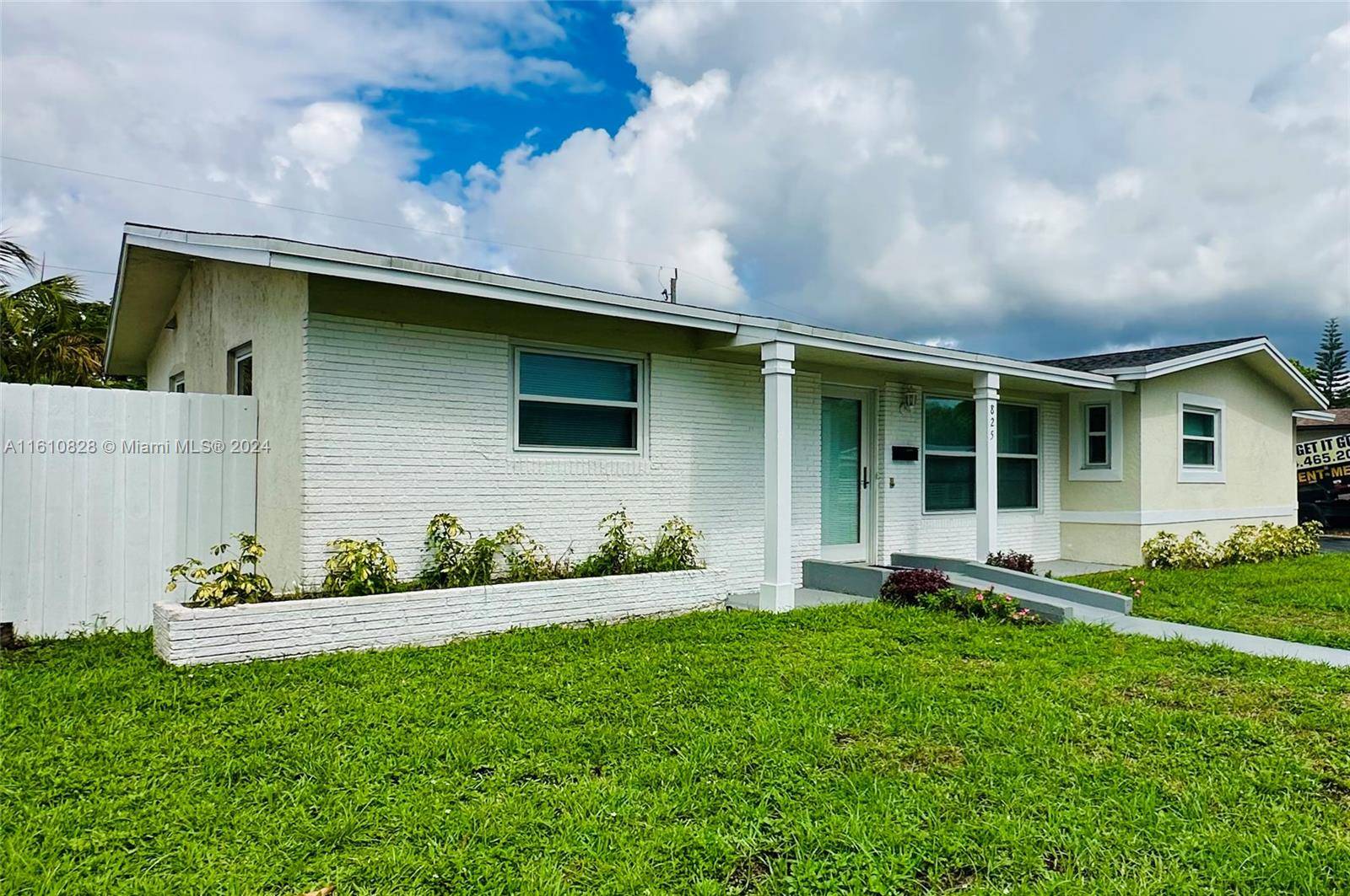 Welcome to your dream home in the heart of Dania Beach !