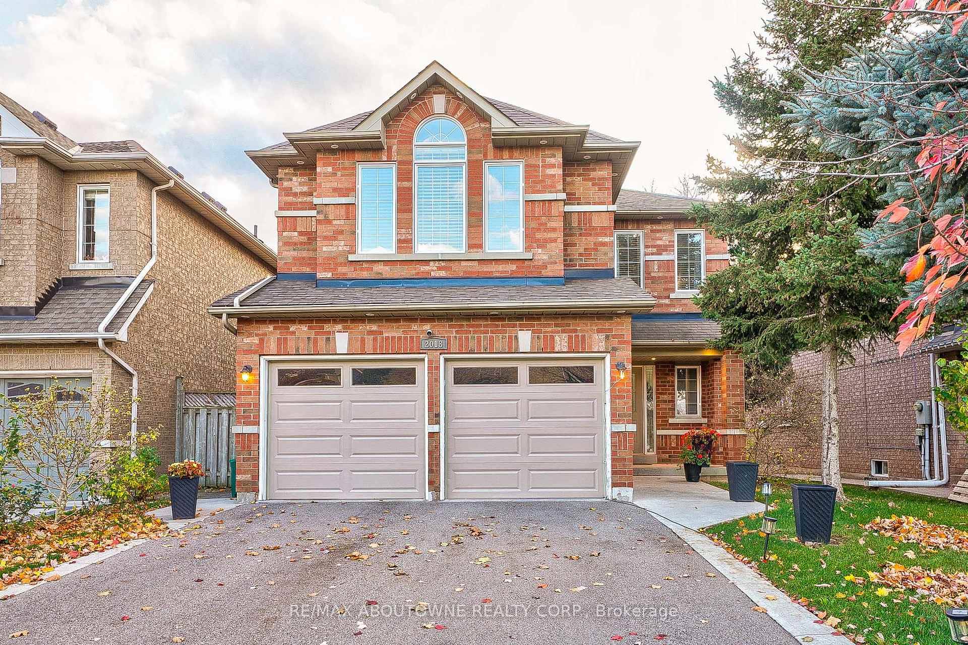 Welcome to this stunning Backing on RAVINE 2 story detached home in the highly sought after West Oak Trails neighbourhood.