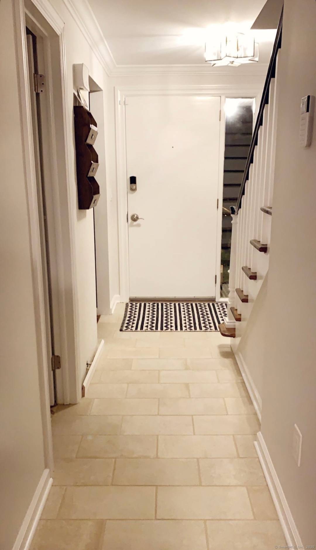 Beautifully appointed townhouse in convenient Springdale location.